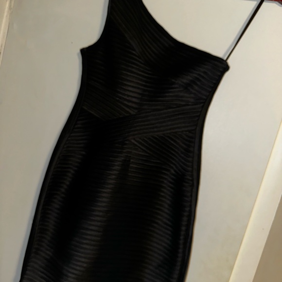 BCBG MAXAZRIA - Mamie - Black one Shoulder dress - Picture 4 of 8
